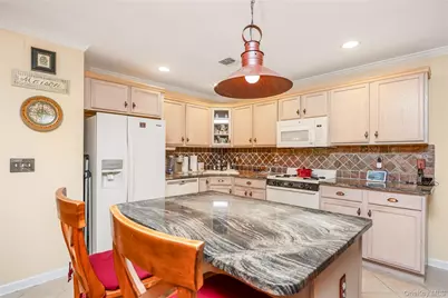 1302 Willow Pond Drive, Riverhead, NY 11901 - Photo 10