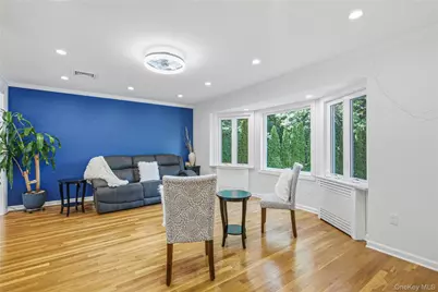 186 N Stratford, Roslyn Heights, NY 11577 - Photo 4