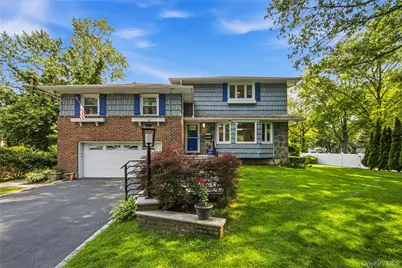 186 N Stratford, Roslyn Heights, NY 11577 - Photo 2