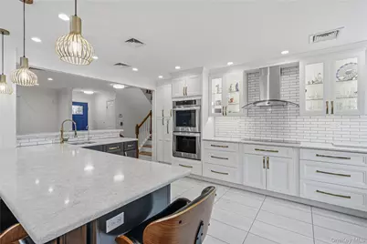 186 N Stratford, Roslyn Heights, NY 11577 - Photo 10