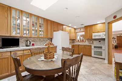 128 Scarlett Drive, Commack, NY 11725 - Photo 18