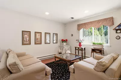 128 Scarlett Drive, Commack, NY 11725 - Photo 10