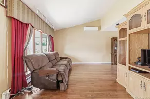 39 Grant St, Farmingdale, NY 11735 - Photo 4