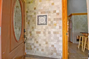 2 Bridge Ln, Hicksville, NY 11801 - Photo 4