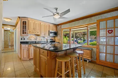 2 Bridge Lane, Hicksville, NY 11801 - Photo 8
