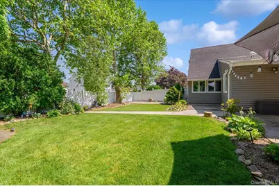 2 Bridge Lane, Hicksville, NY 11801 - Photo 36