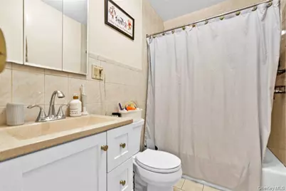 107-17 Metropolitan Avenue, Forest Hills, NY 11375 - Photo 16