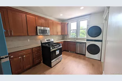 632 Middle Neck Road #2nd Floor, Great Neck, NY 11023 - Photo 6