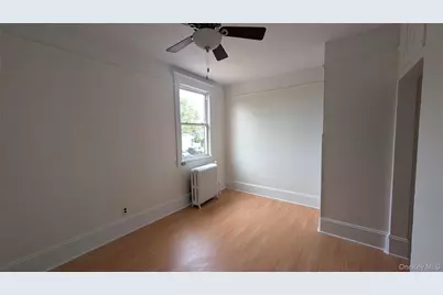 632 Middle Neck Road #2nd Floor, Great Neck, NY 11023 - Photo 12