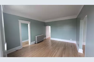 632 Middle Neck Road #2nd Floor, Great Neck, NY 11023 - Photo 2