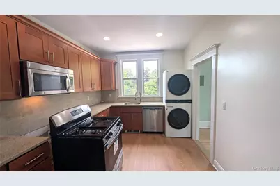 632 Middle Neck Road #2nd Floor, Great Neck, NY 11023 - Photo 8