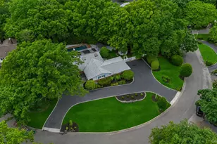 15 Veronica Ct, Smithtown, NY 11787 - Photo 2