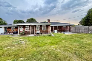 89 Bruce Ave, Hicksville, NY 11801 - Photo 2