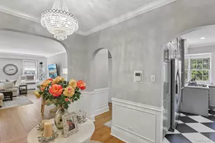 22 Hamilton Pl, Garden City, NY 11530 - Photo 8