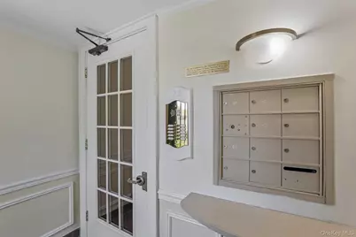 22 Hamilton Place #I3, Garden City, NY 11530 - Photo 4