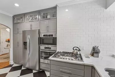 22 Hamilton Place #I3, Garden City, NY 11530 - Photo 10