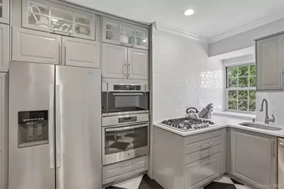 22 Hamilton Place #I3, Garden City, NY 11530 - Photo 12