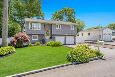 279 Haven Avenue, Ronkonkoma, NY 11779 - Photo 2