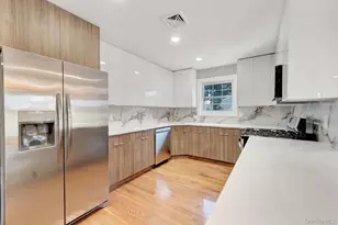 139-18 250th St, Rosedale, NY 11422 - Photo 18