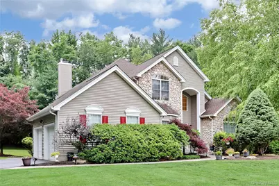 7 Birdie Drive, Suffern, NY 10901 - Photo 2