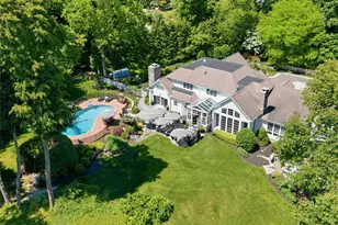 91 Woodhollow Ct, Muttontown, NY 11791 - Photo 2