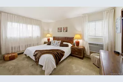 71 Parkway Drive, Syosset, NY 11791 - Photo 10