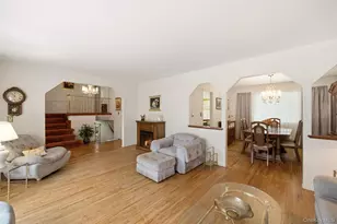 71 Parkway Dr, Syosset, NY 11791 - Photo 4