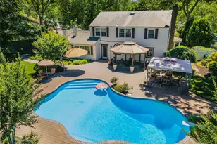 32 Westmoylan Ln, Coram, NY 11727 - Photo 2