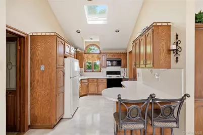 504 Staples Street, Farmingdale, NY 11735 - Photo 10
