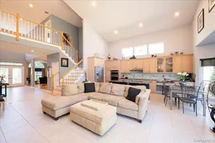 10 Windwatch Dr, Hauppauge, NY 11788 - Photo 16