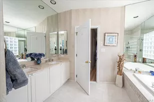 10 Windwatch Dr, Hauppauge, NY 11788 - Photo 24