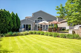 10 Windwatch Dr, Hauppauge, NY 11788 - Photo 36
