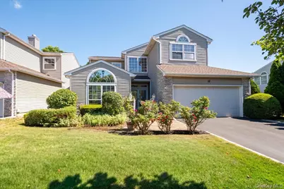 10 Windwatch Drive, Hauppauge, NY 11788 - Photo 2