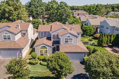 10 Windwatch Drive, Hauppauge, NY 11788 - Photo 4
