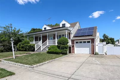 20 E Clearwater Road, Lindenhurst, NY 11757 - Photo 2