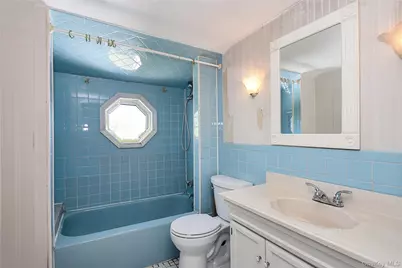20 E Clearwater Road, Lindenhurst, NY 11757 - Photo 30