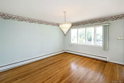 20 E Clearwater Road, Lindenhurst, NY 11757 - Photo 8
