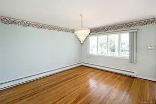 20 E Clearwater Rd, Lindenhurst, NY 11757 - Photo 8