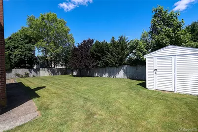 20 E Clearwater Road, Lindenhurst, NY 11757 - Photo 36