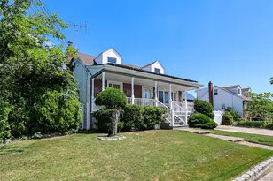 20 E Clearwater Rd, Lindenhurst, NY 11757 - Photo 4