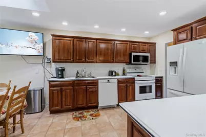 128 Atkinson Road, Rockville Centre, NY 11570 - Photo 10