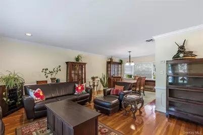 128 Atkinson Road, Rockville Centre, NY 11570 - Photo 4