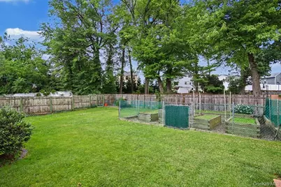 14 (Aka #10) Entrance Court, Yonkers, NY 10710 - Photo 18