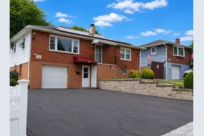 14 (Aka #10) Entrance Court, Yonkers, NY 10710 - Photo 2