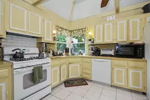 14 (Aka #10) Entrance Ct, Yonkers, NY 10710 - Photo 8