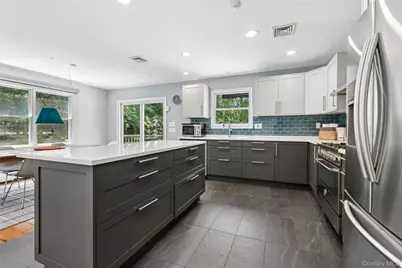 17 Squires Boulevard, Hampton Bays, NY 11946 - Photo 14