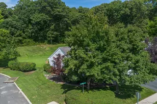 204 Mattituck Ct, Melville, NY 11747 - Photo 22