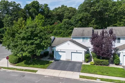 204 Mattituck Court, Melville, NY 11747 - Photo 24