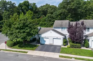 204 Mattituck Ct, Melville, NY 11747 - Photo 24