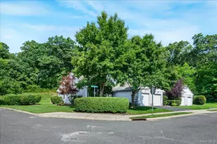 204 Mattituck Ct, Melville, NY 11747 - Photo 6